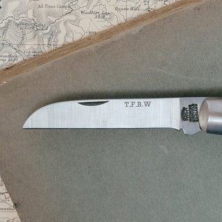 The Cheviot Pocket Folder – Sheffield-Made, UK Legal, Engraved Hardwood Handle